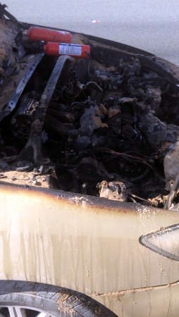 النيران اتلفت كامل محرك السيارة بسبب الدينامو المستعمل 