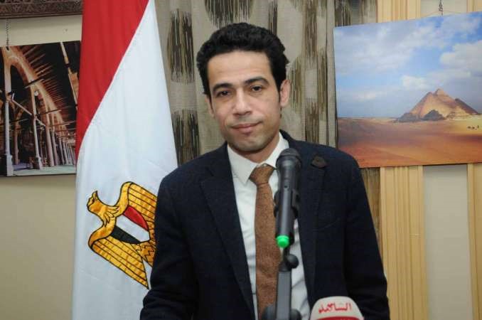 د نبيل بهجت متحدثا خلال الامسيةانور الكندري﻿