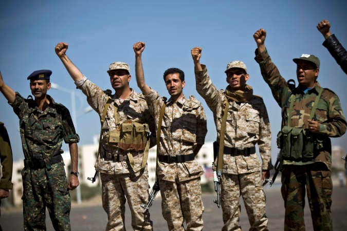 مسلحون حوثيون بزي عسكري في صنعاء امس الاولاپ ﻿