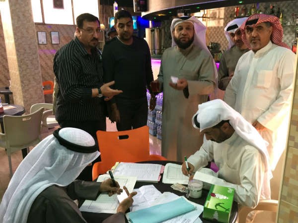 جمال الدوسري مشاركا في الحملة التفتيشية على العمالة بالمقاهي والمجمعات التجارية في الفروانية﻿