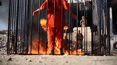 داعش تحرق 3 عراقيين على طريقة اعدام الطيار معاذ الكساسبة