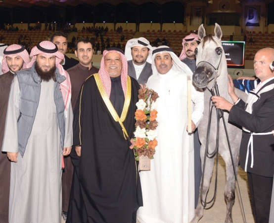  الشيخ علي جراح الصباح اثناء مهرجان الكويت ﻿