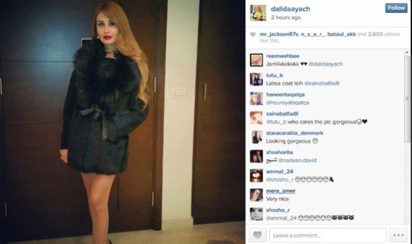 صورة.. داليدا زوجة رامي عياش تلفت الانتباه بمعطف قصير ومكياج دافئ