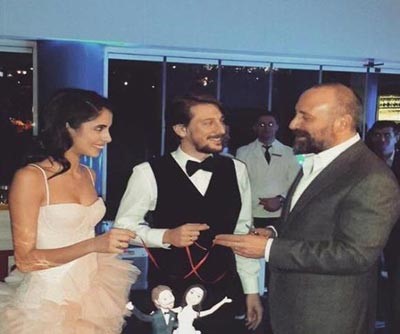 خالد ارجنش يقص شريط دبلتي خطوبة انجين وبياز