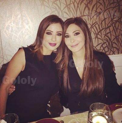 بالصور.. إليسا في سهرة مع وفاء الكيلاني وتوزع أحضانها بالتساوي