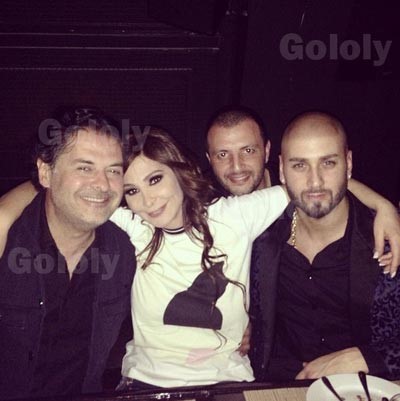 بالصور.. إليسا في سهرة مع وفاء الكيلاني وتوزع أحضانها بالتساوي
