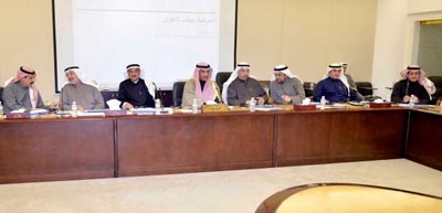 رئيس مجلس الامة مرزوق الغانم والنواب خلال اجتماعهم مع وفد البنك الدولي