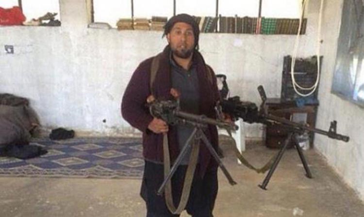 صورة: «دلوعة داعش» الملقب بـ"باربي" عاد لبريطانيا لجلب «زبدة كاكاو» و«كريم للجسم» و«واقي ذكري» 