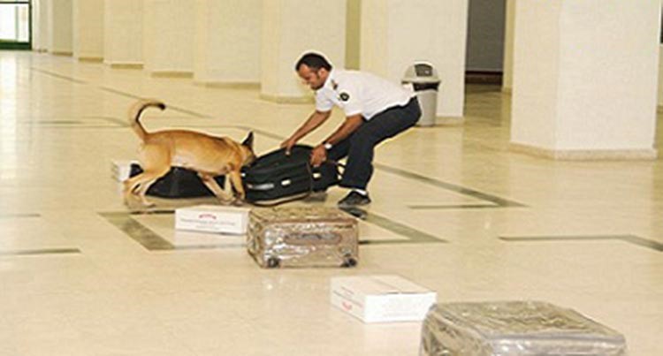 منافذ كويتية وخليجية تستعين برقاة شرعيين لإحباط تهريب الأعمال السحرية.. ولخوف رجال الجماك من التعامل معها !