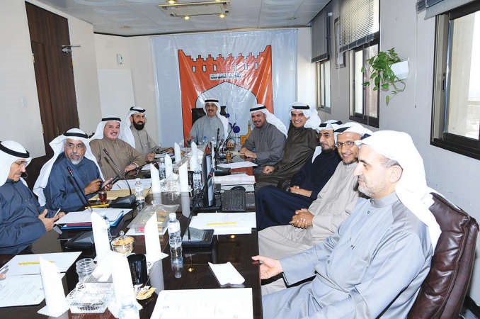 ماحمد الصبيح مترئسا الاجتماع ﻿