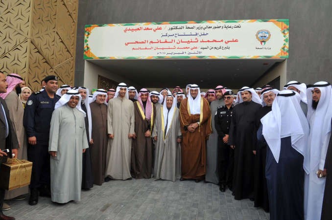 رئيس مجلس الامة مرزوق الغانم ودعلي العبيدي وعلي الغانم وعدد من قيادات وزارة الصحة خلال افتتاح مركز علي الغانم الصحي في منطقة الصليبخات 