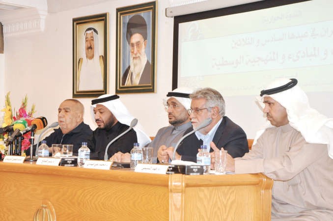 فيصل الدويسان وعبدالرحمن العوضي ودفهد الشليمي ودمحمد علي مهتدي ودياسر الصالح خلال الندوة