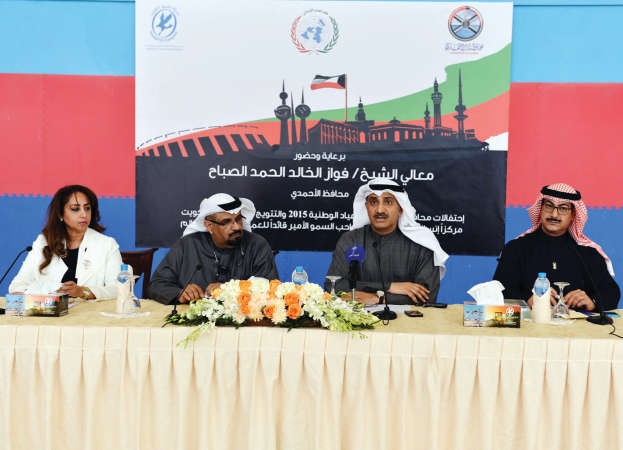 اللجنة المنظمة لاحتفالات محافظة الاحمدي بالاعياد الوطنية خلال المؤتمر الصحافي﻿