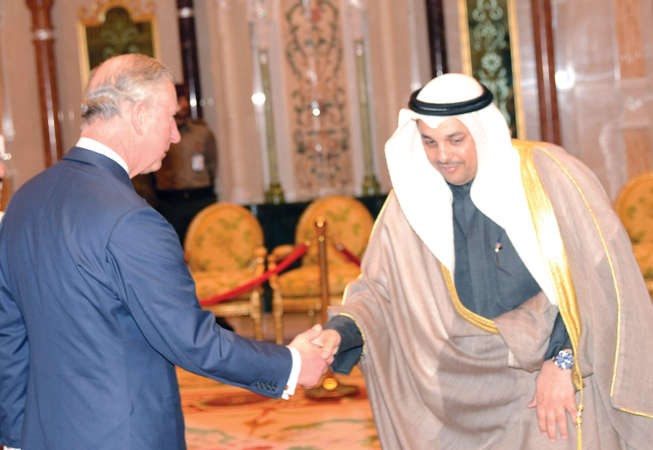 يعقوب الصانع مصافحا الامير تشارلز