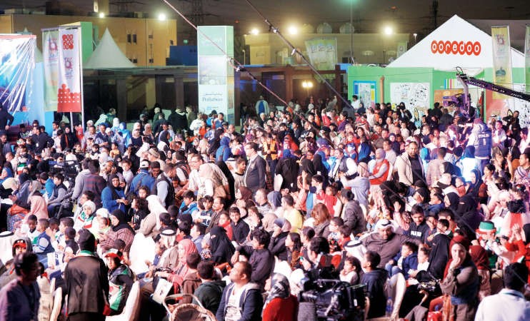 جماهير غفيرة تقبل على متابعة كرنفال سيتي