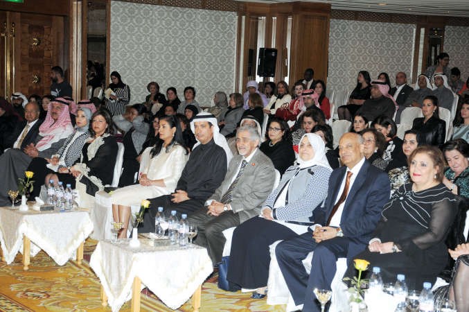 هند الصبيح ود هلال الساير ود يوسف الابراهيم وعادلة الساير والسفير المصري عبدالكريم سليمان في مقدمة الحضور