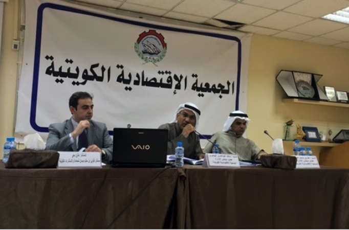 طارق الصالح ومناف الهاجري وطارق يحيى خلال الندوة﻿