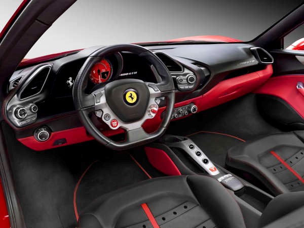 فيراري 488GTB.. قوة هائلة لتجربة قيادة خارقة