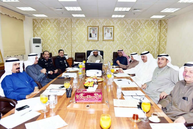 جمال الدوسري مترئسا اجتماع اللجنة 