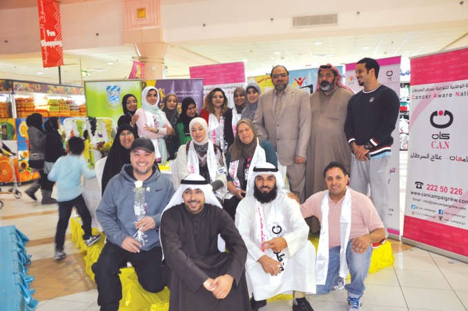 عدد من المشاركين في الفعاليات التوعوية لحملة كان 