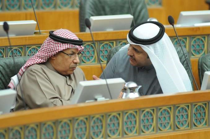 الشيخ خالد الجراح وسلطان اللغيصم اثناء الجلسة﻿