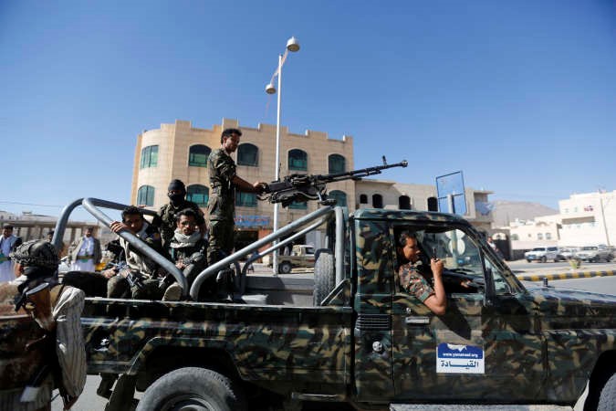 قوات يمنية بمحيط محكمة صنعاء اثناء محاكمة متهمين بالانتماء لتنظيم القاعدة امس رويترز
