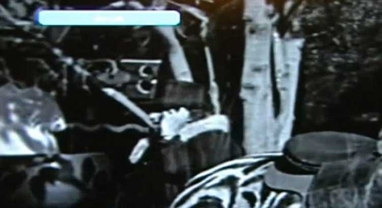 بالفيديو.. مشهد من فيلم لشارلي شابلن عام 1928 لا يزال لغزاً محيراً... امرأة تتحدث عبر "النقال" !