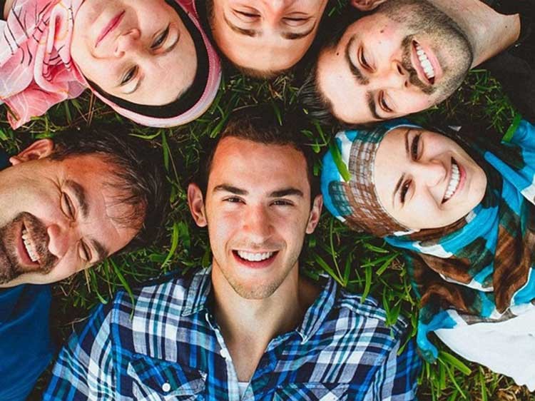 بالصور.. مسلح يقتل ثلاثة طلاب مسلمين في أمريكا