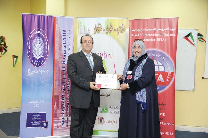 الهاجري تكرم نزيه كمون﻿