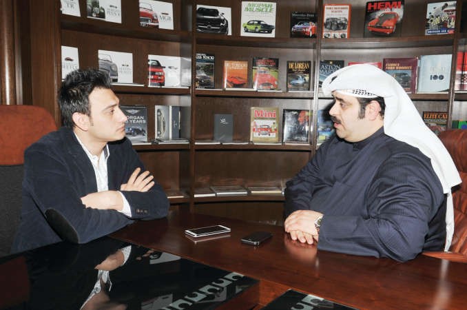 زكريا دشتي متحدثا للزميل عبدالرحمن خالد قاسم باشا