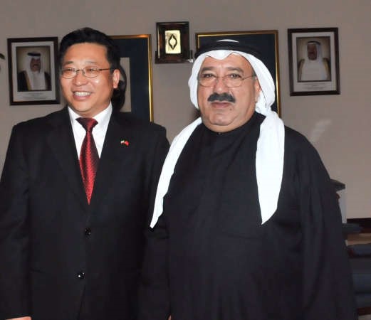 الشيخ ناصر صباح الاحمد مستقبلا السفير الصيني تسوي جيانتشون ﻿