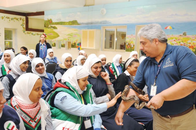 تفاعل الطالبات مع مشاركة المركز العلمي ﻿