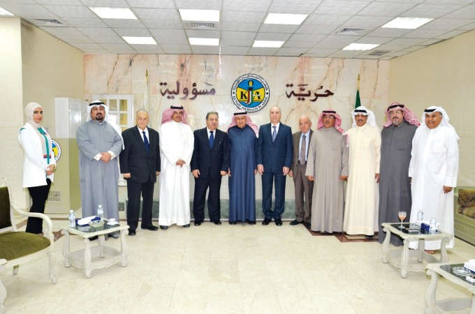 الزملاء احمد بهبهاني وعدنان الراشد وعبدالحميد الدعاس وجاسم كمال ودهيران ابا الخيل وحسين عبدالرحمن وعنود السعيد ومشعل الشايجي مع الوفد اللبناني