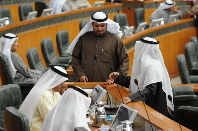حمدان العازمي مع بعض النواب
