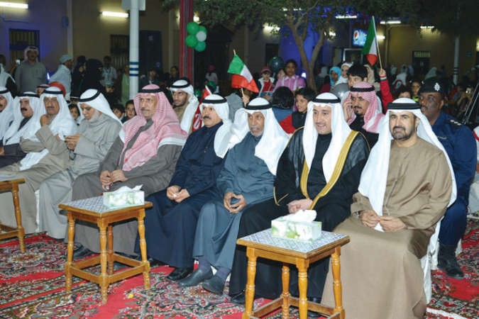 الشيخ فيصل الحمود يتوسط الحضور