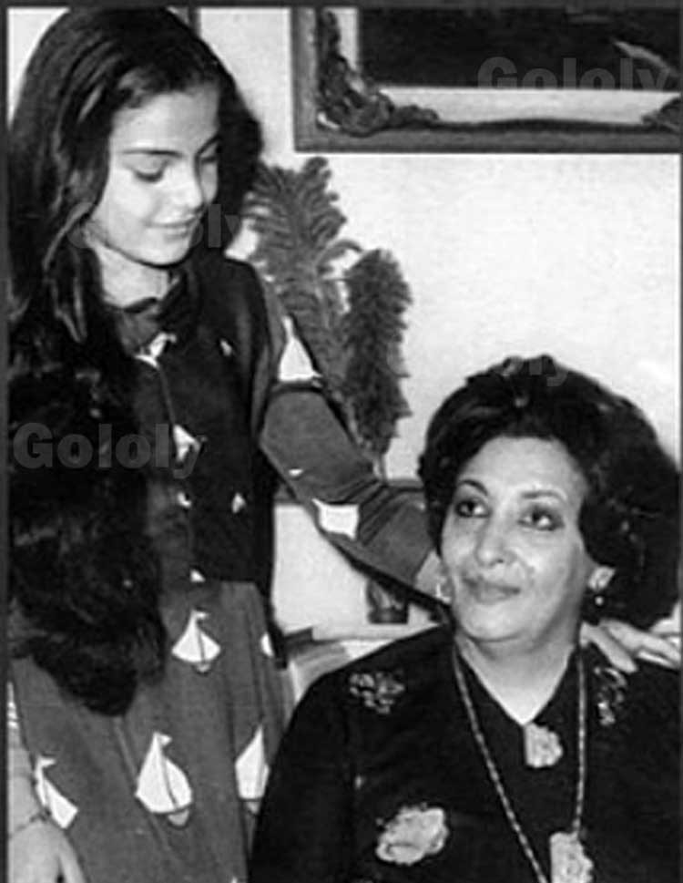 صور نادرة.. شيريهان طفلة محمولة على ذراع والدتها