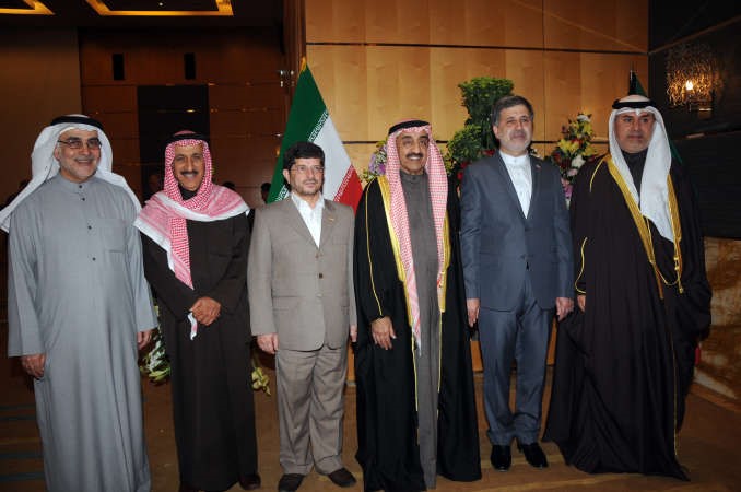 جاسم الخرافي وعبدالله التميمي واحمد لاري ودعبدالرضا اسيري يباركون للسفير علي رضا عنايتي ودعباس خامة يار﻿