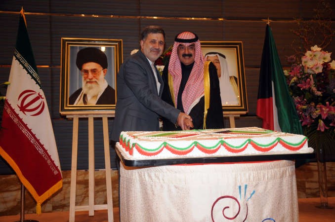 خالد الجارالله مشاركا السفير الايراني دعلي رضا عنايتي قطع كيكة الاحتفال	محمد خلوصي﻿