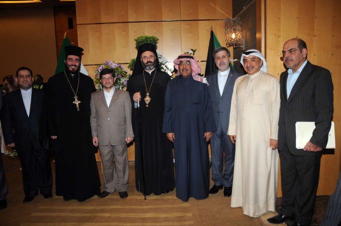 عبدالحميد دشتي ونائب رئيس التحرير الزميل عدنان الراشد والمطران غطاس هزيم والاب افرام طعمة يهنئون السفير علي رضا عنايتي بحضور دعباس خامة يار وسمير ارشدي﻿