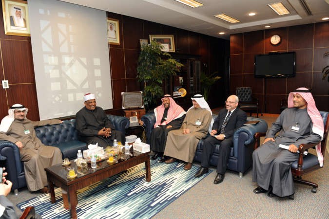 دعباس شومان لدى زيارته الى مقر بيت الزكاة 