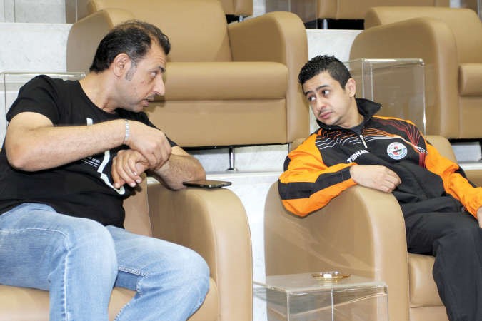 مدرب المنتخب دخيل الحبشي مع عبدالوهاب الكندري ﻿