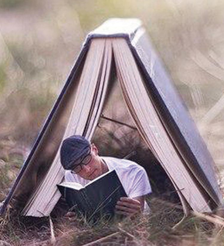 القراءة تعاني مع العرب.. الفرد يقرأ 6 دقائق سنوياً وكل 12 ألفاً نصيبهم.. كتاب واحد