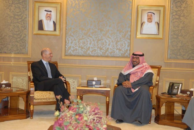  الشيخ ثامر العلي خلال لقائه السفير الايطالي فابريتزو نيكوليتي 