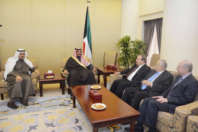 الشيخ صباح الخالد مستقبلا عوني الكعكي والوفد المرافق له بحضور الشيخ سلمان الحمود﻿