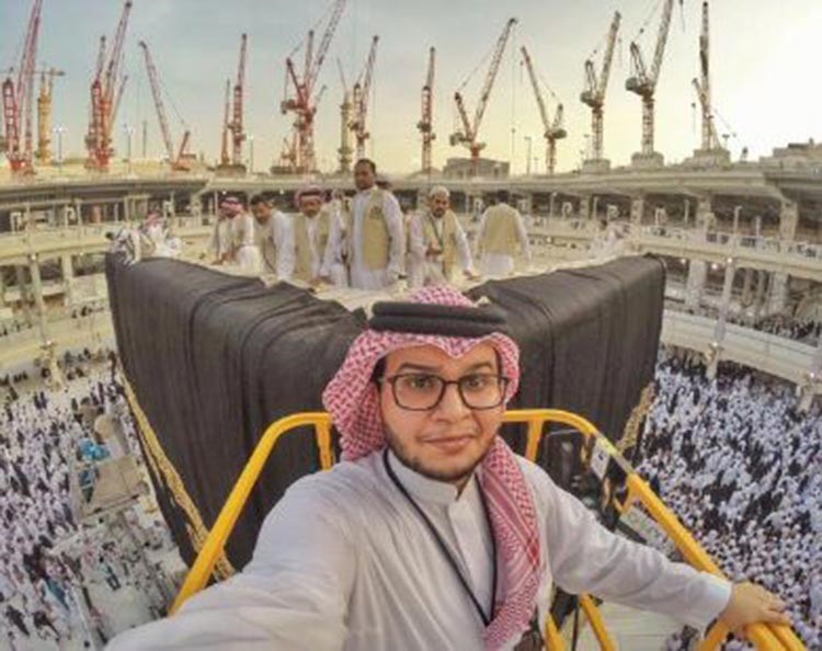 شاهد أجمل "سيلفي" مع الكعبة المشرفة وزوار البيت الحرام
