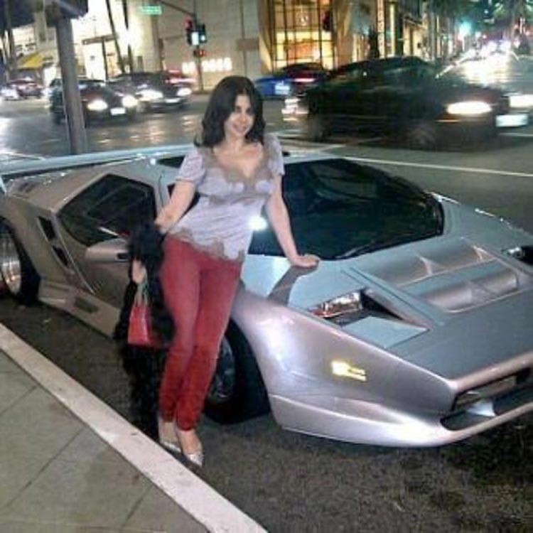 بالصور.. تعرف على سيارات هيفاء وهبي الفارهه