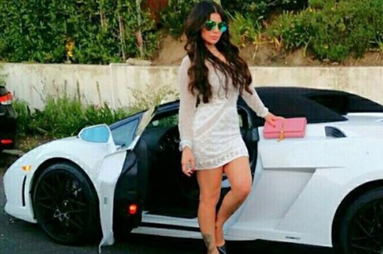 بالصور.. تعرف على سيارات هيفاء وهبي الفارهه