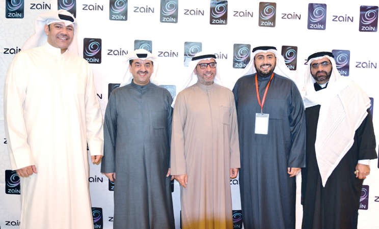 د يوسف الدويري ود باسل الصباح اثناء افتتاح المؤتمر ﻿