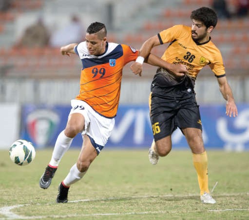 باتريك فابيانو يتلاعب بالمدافع خالد ابراهيم								الازرقكوم﻿