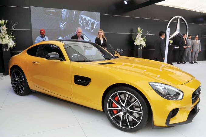 مرسيدس بنز تتألق بجبروت AMG GT S وفخامة مايباخ S - Class